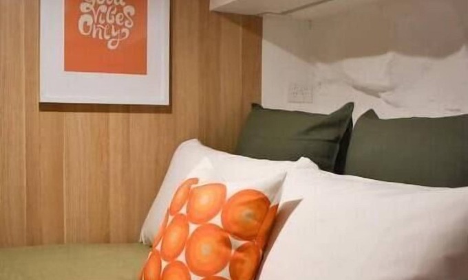 West Hobart Apartment | Get Funky in the heart of Hobart. The Funky Den. Parking!