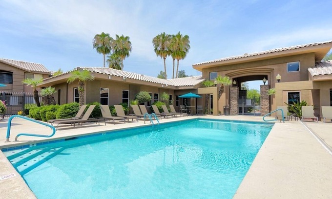 Paradise Valley Village Condo | Getaway -Relaxing, Clean and Simply Decorated 2nd Floor Condo -30 days minimum
