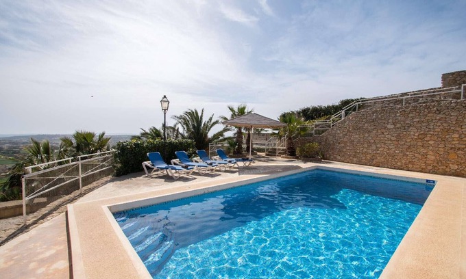 Kercem Villa | Gharilma IV – Santa Lucija Holiday Home
