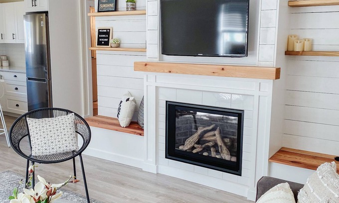 Gibsons Apartment | GIBSONS 1 BR garden suite, quiet, centrally located