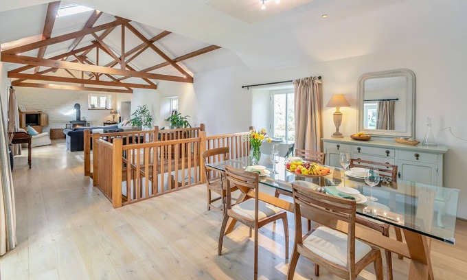 Redruth House | Gilly Barn - Three Bedroom House, Sleeps 6