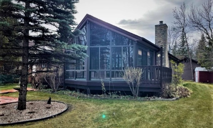 Gimli Cottage | Gimli Lakefront Cottage
