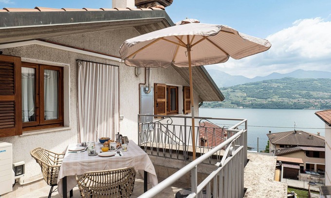 Tavernola Apartment | Gioia del Verde - space, terrace and lake view