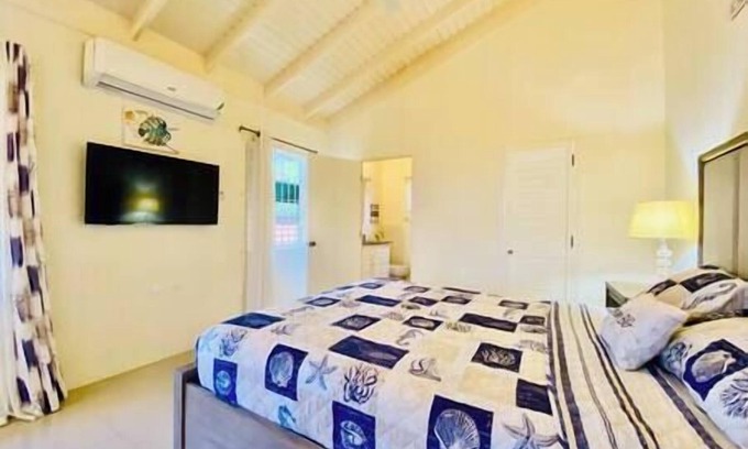 Falmouth Villa | Girls Trip ! Stay, Play and Eat $29PP