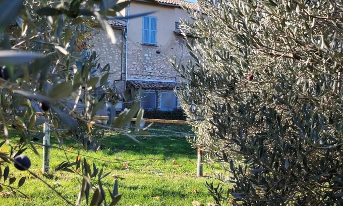 Les Mees Apartment | Gite BALLANTIMS Domaine de L'Annonciade quiet pets welcome