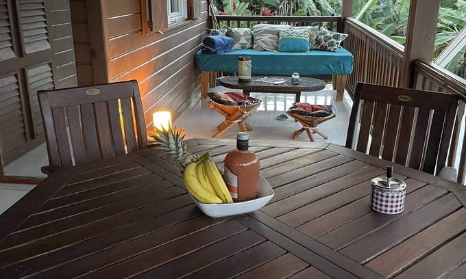 Sainte-Rose House | Gite Colleen, Atypique, Spacieux, Grande Terrasse