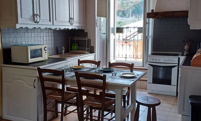 Roquebilliere Apartment | Gite de Mon Clocher Appartement 3ième Étage Avec Balcon Proche du Mercantour