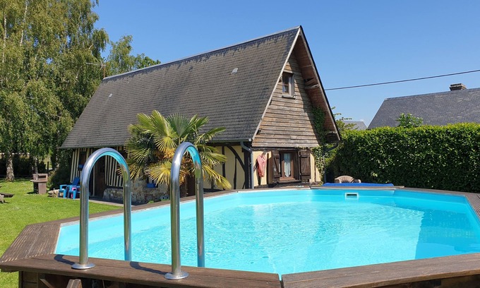 Fatouville-Grestain Cottage | Gite for 2 to 3 people near Honfleur with swimming pool
