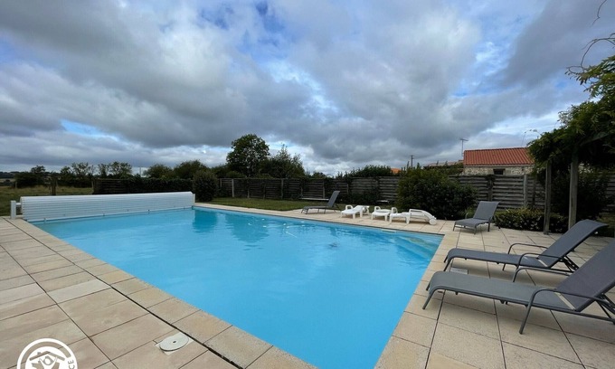 Saint-Martin-des-Tilleuls Cottage | Gite Saint-Martin-des-Tilleuls, 3 bedrooms, 6 persons