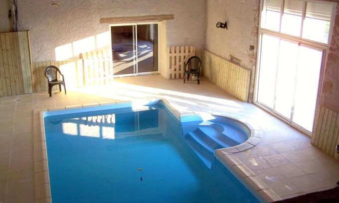 Ambernac Cottage | Gite l'hirondelle with heated indoor pool for 6 people