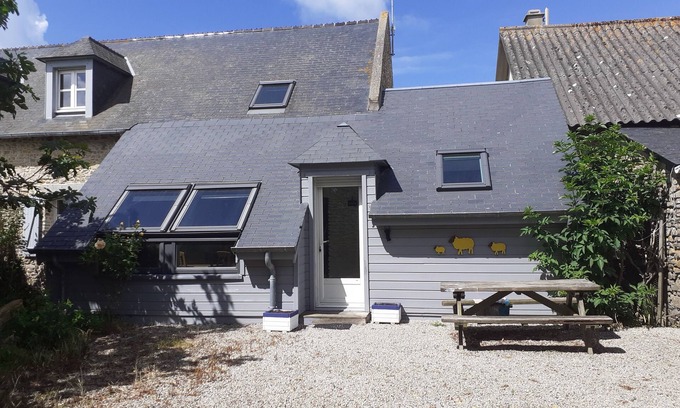 Pirou House | GITE LES MOUETTES House 300m from the sea, fenced garden for animals.