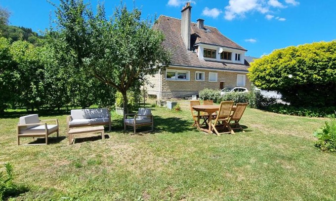 Honfleur Apartment | Gites de charme centre de 2 à 10P, jardin, parking, durable