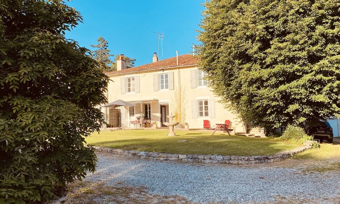 Ruffec Cottage | Gites Rue Du Chateau - four traditional French cottages
