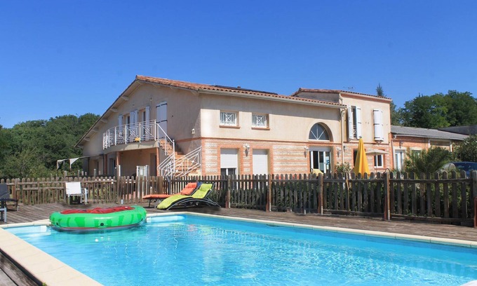 Latrape Apartment | Gites Ushuaia with outdoor pool