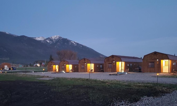 Columbia Falls Hotel | Glacier Acres Guest Ranch
