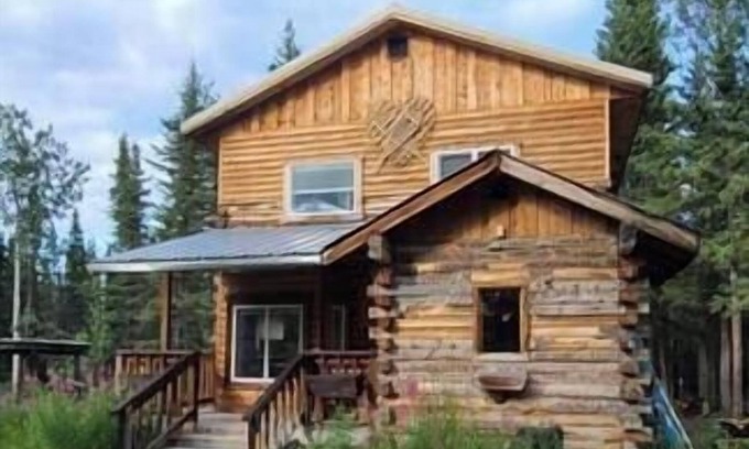 Kenny Lake Cabin | Glacier Cabin: 2 Bedroom 3 Bed Rustic Cabin on WMH