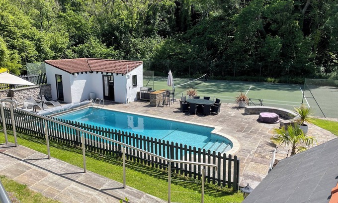 Wenvoe House | GLAMORGAN HOUSE, pet friendly, luxury holiday cottage in Cardiff