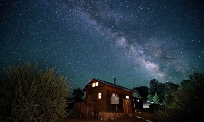 Fredonia Cabin | Glamping, off-grid adventure at peace-friendly cabin on 10 acres w/STARGAZING!