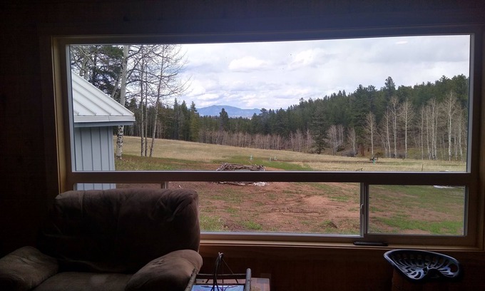 Grant House | Glamping on 57 acres: 10 minutes from Wellington Lake!