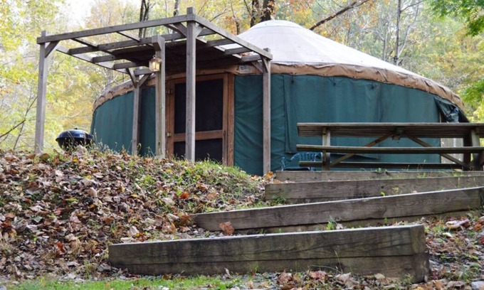 Elkins Cabin | GLAMPING YURT. Sleeps 4, HOT TUB, Pellet Stove