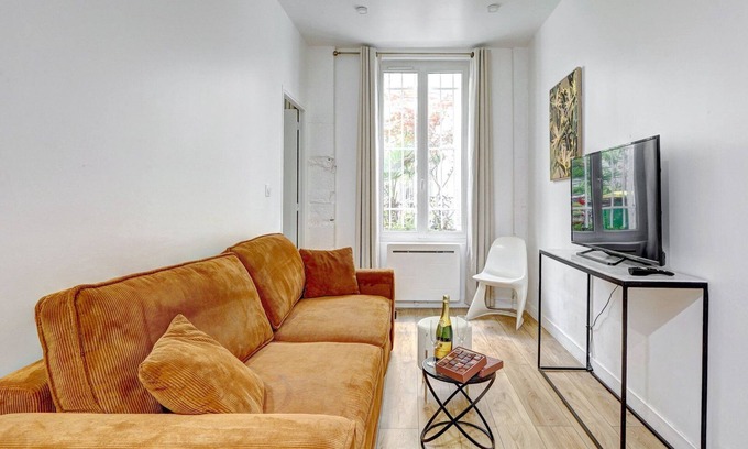 10th Arrondissement Apartment | Glamy 240 – Beautiful apartment in heart of Paris
