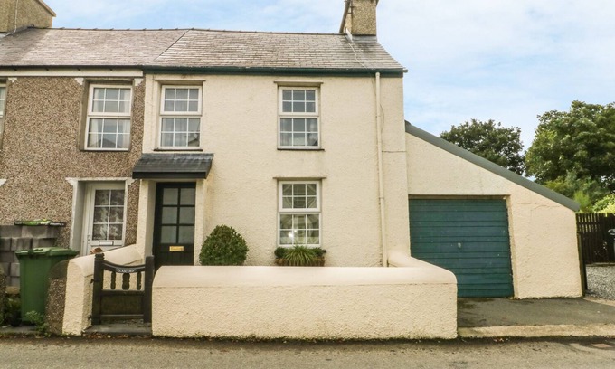 Garn Fadryn Cottage | GLASCOED, family friendly, character holiday cottage in Edern