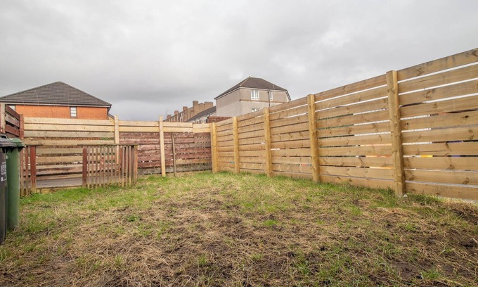 Tollcross House | Glasgow, spacious 2 bed house, suitable for family and contractors