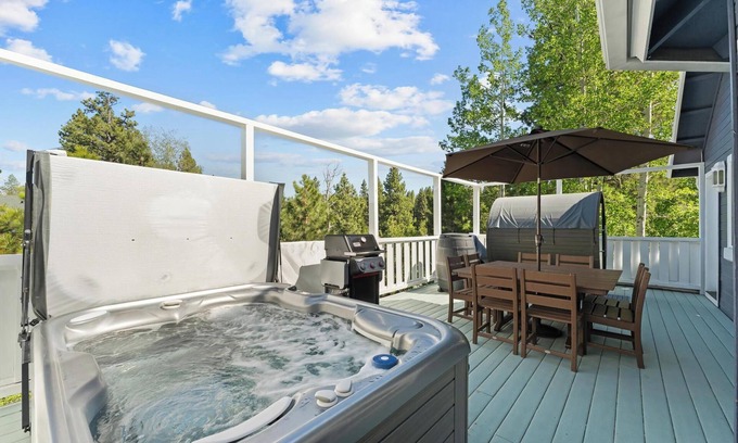 Ponderosa Palisades House | Glass House HotTub Sauna Putt Green Gym Amenities