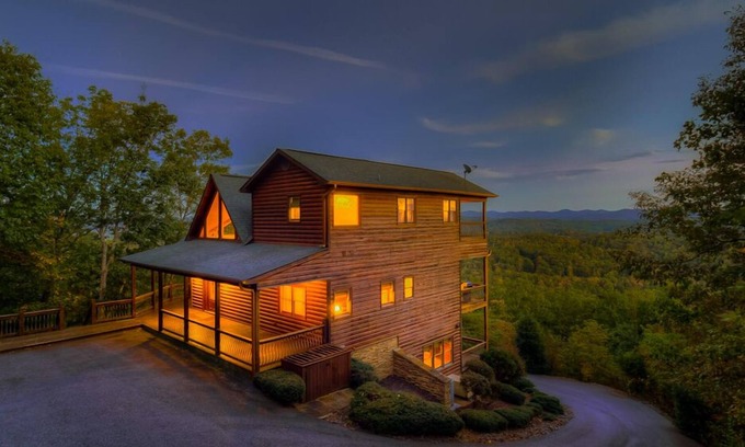 Mineral Bluff Cabin | Glass Lodge- Hot Tub | Outdoor Fireplace | Amazing Views