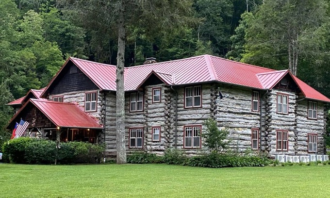 Topton Apartment | Glen Choga Lodge- Entire Lodge sleeps 16