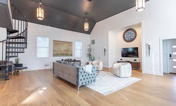 Scott Township House | Glendale Chapel: Historic Church Retreat