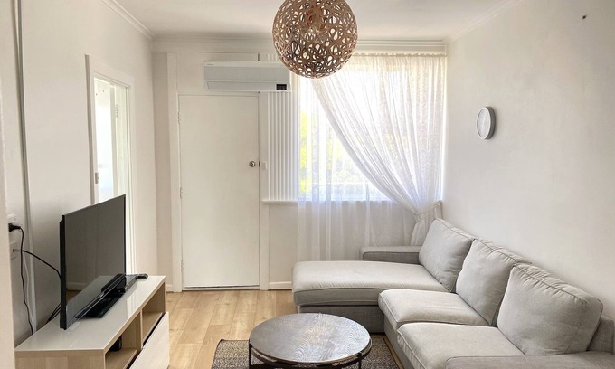 Glenelg South Apartment | Glenelg Holiday Apartments-The Broadway