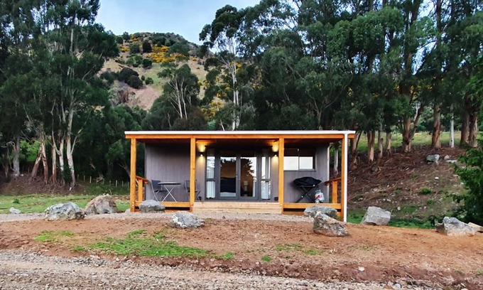 Akaroa Bed & Breakfast | Glenwood Akaroa Bush Retreat - Totara Hut