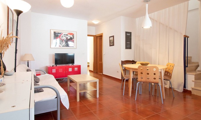 Playa de Almarda Apartment | Global Properties: Apartment with pool in Corinto beach