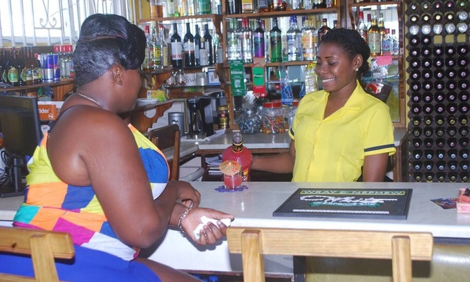 Lucea House | Global Villa Hotel Sea Front, family-friendly villa with air conditioning and hot water