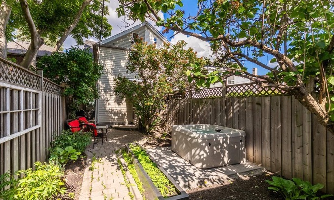 Little Italy Villa | GLOBALSTAY. Cozy 5 Bedroom house in Toronto Downtown