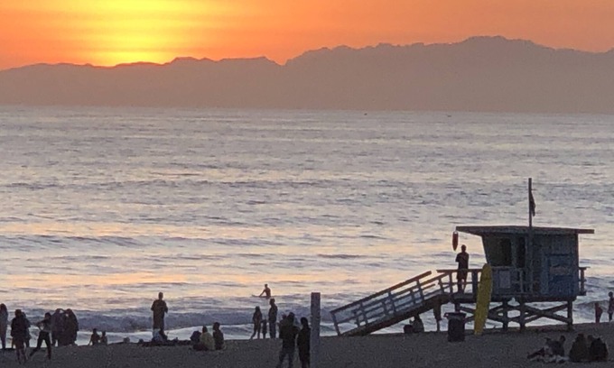 Gas Lamp Section House | Glorious Sunset View Every Night