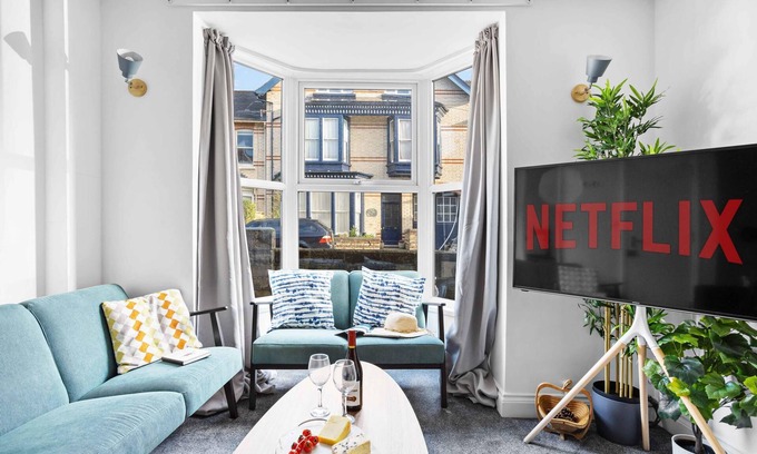 Barnstaple Apartment | Gloster Town House Gorgeous Family Home Barnstaple