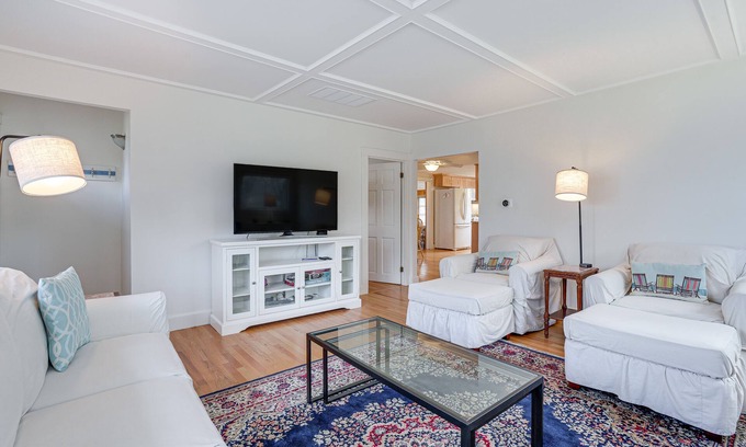 Gloucester House | Gloucester Home w/Large Yard: 1 Mi to Beach!