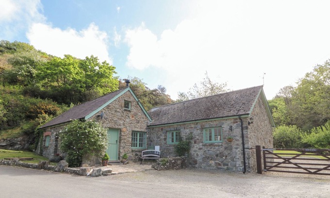 Moylegrove Cottage | GLYN YR EFAIL, pet friendly, character holiday cottage in Cardigan