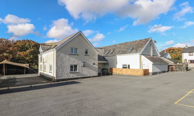 Dol-y-Gaer House | GLYNTAWE OUTDOOR CENTRE, pet friendly, with a garden in Ynyswen
