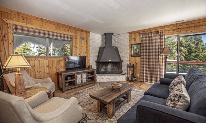 Tahoma House | Goetzl by Hauserman Rental Group