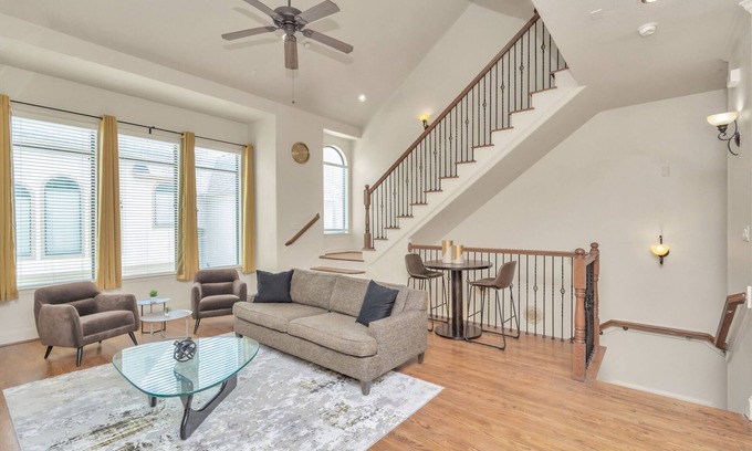 Woodlake - Briar Meadow House | Gold&Brown Oasis/Pool/BigSuites/Sleep 12/Galleria