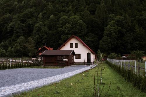 Zarnesti Villa | Gold House