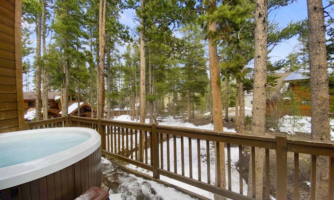 Warrior's Mark West House | Gold King Chalet 3 Bedroom Townhouse by RedAwning