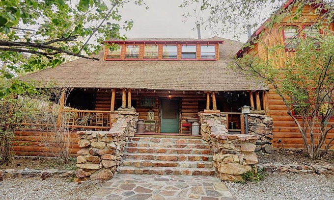 Big Bear City Bed & Breakfast | Gold Mountain Manor