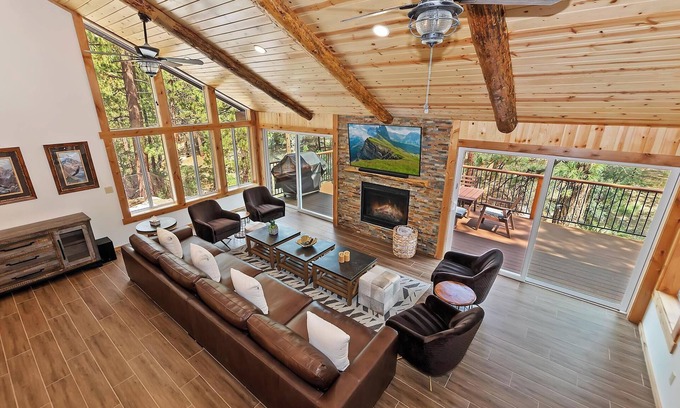 Eagle Mountain Estates Cabin | Gold Rush Lodge: Exceptional Location in Big Bear's Eagle Mountain Estates! Luxury 5 En Suite Bedrooms! EV Charger! Pet Friendly!