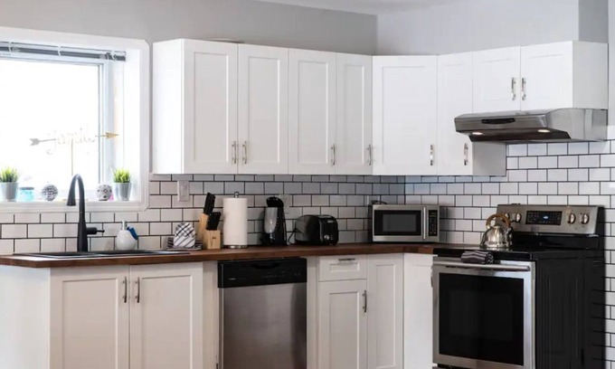 Golden House | Golden Accommodations - 4 Bed 2 bunkbeds , 2 bathrooms.