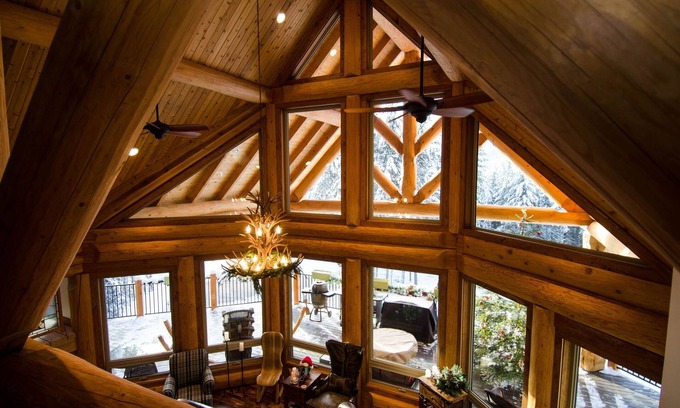 Golden Bed & Breakfast | Golden Acres Mountain Lodge. Luxury in the wilderness.