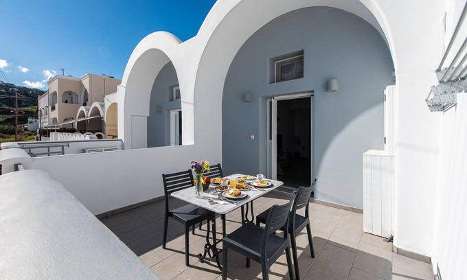 Imerovigli House | Golden Comfort Suites